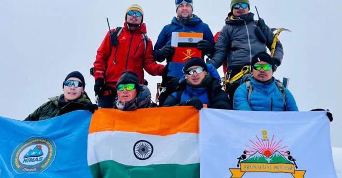 mountainers-himachal അരുണാചലിലെ ഗോരിചെൻ പർവതനിരകളിലെ 20,942 അടി ഉയരമുള്ള കൊടുമുടി കീഴടക്കിയ പർവതാരോഹർ (Photo: X/@PemaKhandu)