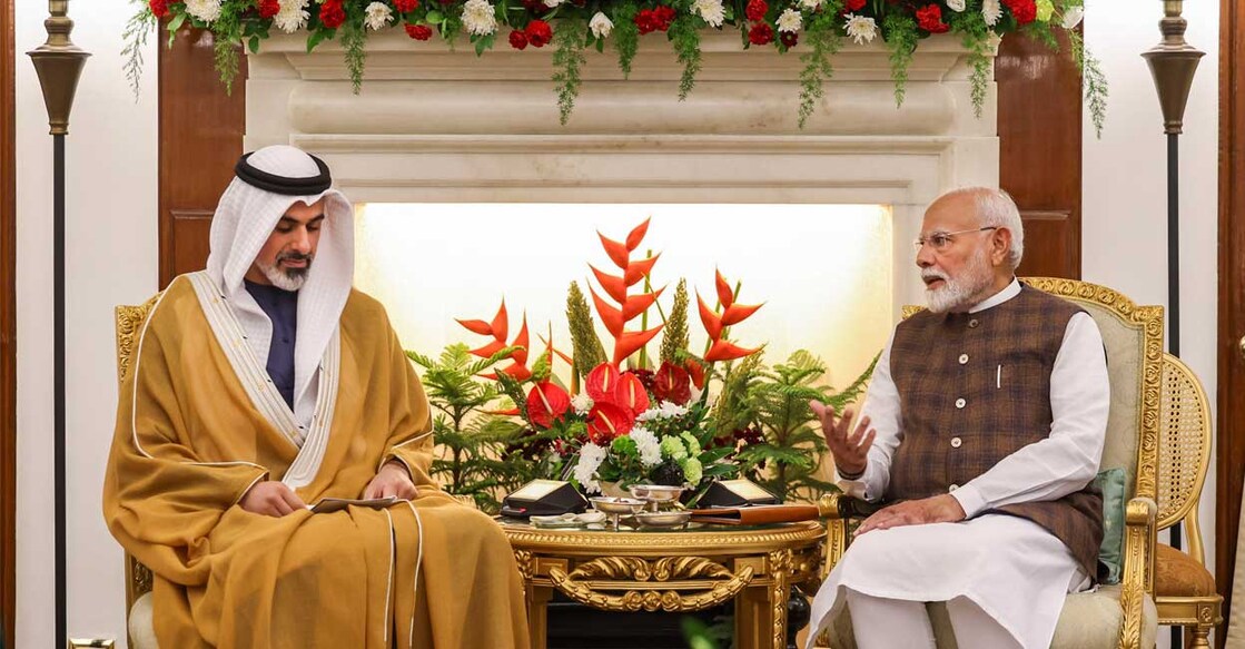 abu-dhabi-crown-prince-modi അബുദാബി കിരീടാവകാശി ഷെയ്ഖ് ഖാലിദ് ബിൻ മുഹമ്മദ് ബിൻ സായിദ് അൽ നഹ്യാനുമായി പ്രധാനമന്ത്രി നരേന്ദ്ര മോദി കൂടിക്കാഴ്ച നടത്തിയപ്പോൾ (PTI Photo)