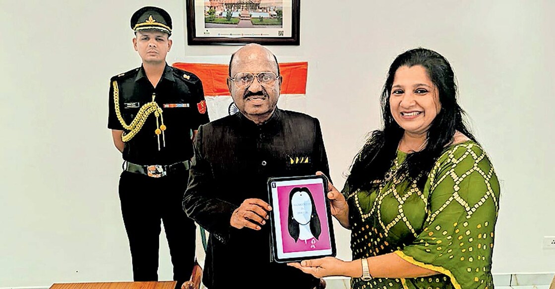 നിഷ ജോസ് കെ.മാണി നടത്തുന്ന കാരുണ്യ സന്ദേശ യാത്രയുടെ ലോഗോ പ്രകാശനം ബംഗാൾ ഗവർണർ സി.വി. ആനന്ദബോസ് നിർവഹിക്കുന്നു.  