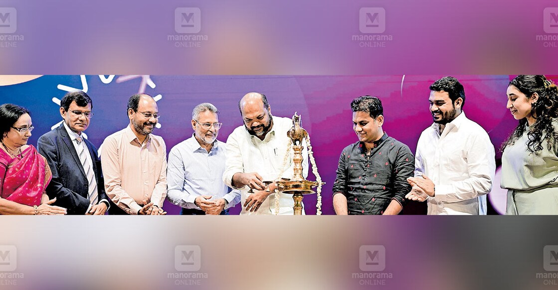 
ജെയിൻ യൂണിവേഴ്സിറ്റി സംഘടിപ്പിക്കുന്ന 'സമ്മിറ്റ് ഓഫ് ഫ്യൂച്ചർ 2025' മന്ത്രി പി.രാജീവ്  ഉദ്ഘാടനം ചെയ്യുന്നു. ഡോ.ജെ.ലത, ഡോ.രാജ് സിങ്, സുശാന്ത് കുറുന്തിൽ, ഡോ. ചെൻരാജ് റോയ്ചന്ദ്, ഹൈബി ഈഡൻ എംപി, ഡോ.ടോം ജോസഫ്, ശാലിനി മേടപ്പള്ളി എന്നിവർ സമീപം
ചിത്രം: മനോരമ