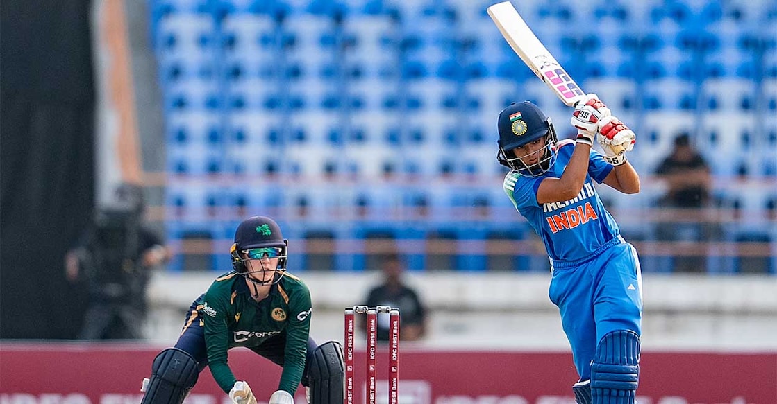 pratika-rawal-batting pratika-rawal-batting