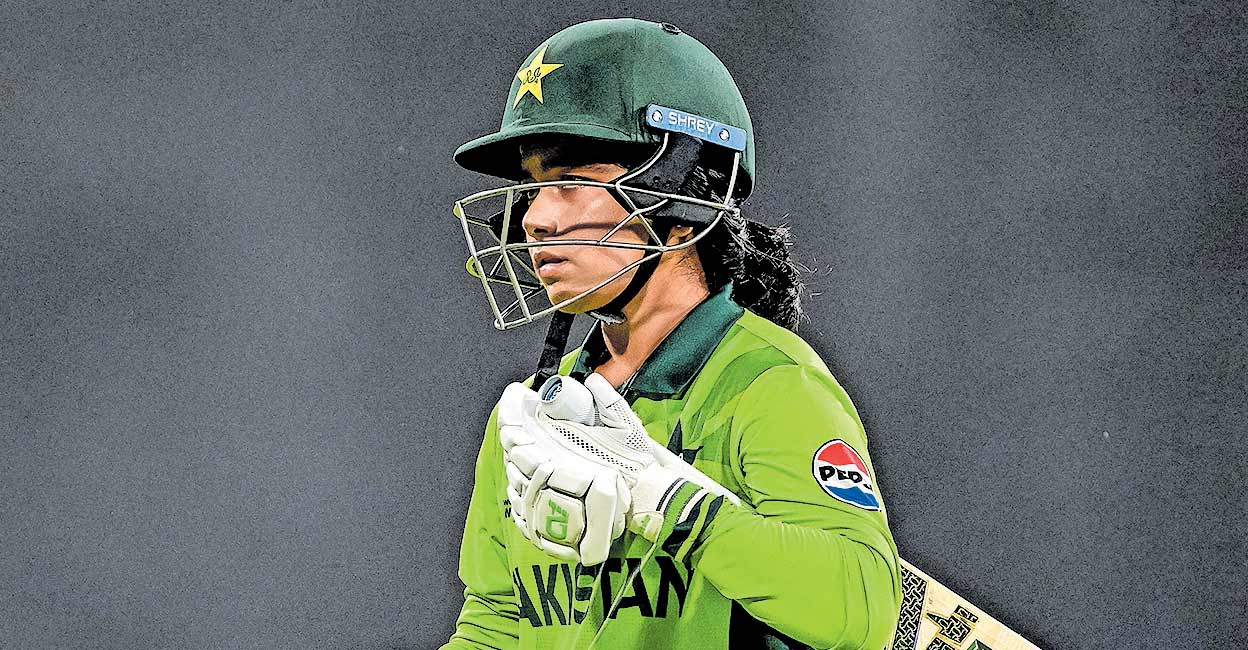 വനിതാ ലോകകപ്പ്: മഴമൂലം മത്സരം ഉപേക്ഷിച്ചു, പാക്കിസ്ഥാൻ പുറത്ത്; ദക്ഷിണാഫ്രിക്ക ‌സെമിയിൽ