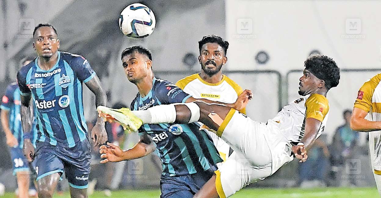 കാലിക്കറ്റിനെ വീഴ്ത്താൻ ഈ ഫോഴ്സ് പോരാ..; ഇരമ്പിയാർക്കുന്ന ഗാലറിയെ സാക്ഷിയാക്കി കാലിക്കറ്റിന് ആവേശജയം