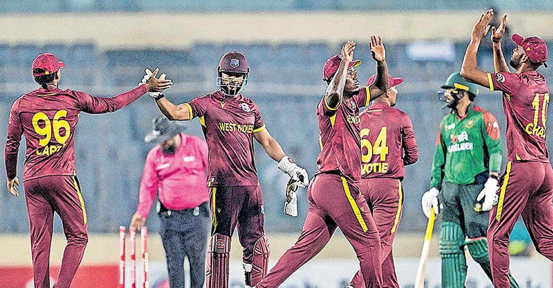 ബംഗ്ലദേശിനെ സൂപ്പർ ഓവറിൽ തോൽപിച്ച വെസ്റ്റിൻഡീസ് താരങ്ങളുടെ ആഹ്ലാദം.