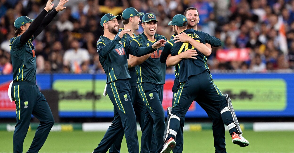 40 പന്തുകൾ ബാക്കി നിൽക്കെ ലക്ഷ്യം കണ്ട് ഓസ്ട്രേലിയ, നാലു വിക്കറ്റ് വിജയം; പരമ്പരയിൽ മുന്നില്‍