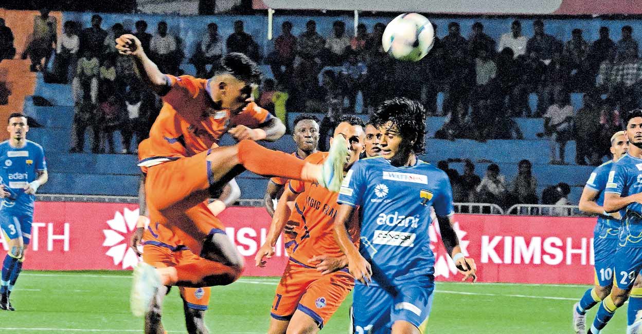 മുറിയാതെ, സമനില; സൂപ്പർ ലീഗ് കേരളയിൽ തൃശൂർ–തിരുവനന്തപുരം മത്സരം സമനിലയിൽ (1–1)