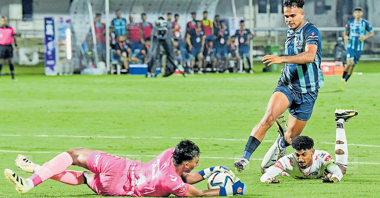 മലപ്പുറം എഫ്സിയെ 3–1ന് വരിഞ്ഞുകെട്ടി; കാലിക്കറ്റ് എഫ്സി സൂപ്പർലീഗ് കേരള ഫുട്ബോൾ സെമിയിൽ