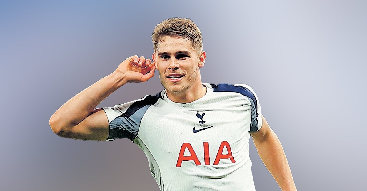 90 മീറ്റർ അകലെ നിന്ന് 9 ടച്ചുകളുമായി കുതിച്ച് ടോട്ടനം താരം, 9 സെക്കൻഡിൽ‌ സൂപ്പർ സോളോ ഗോൾ!