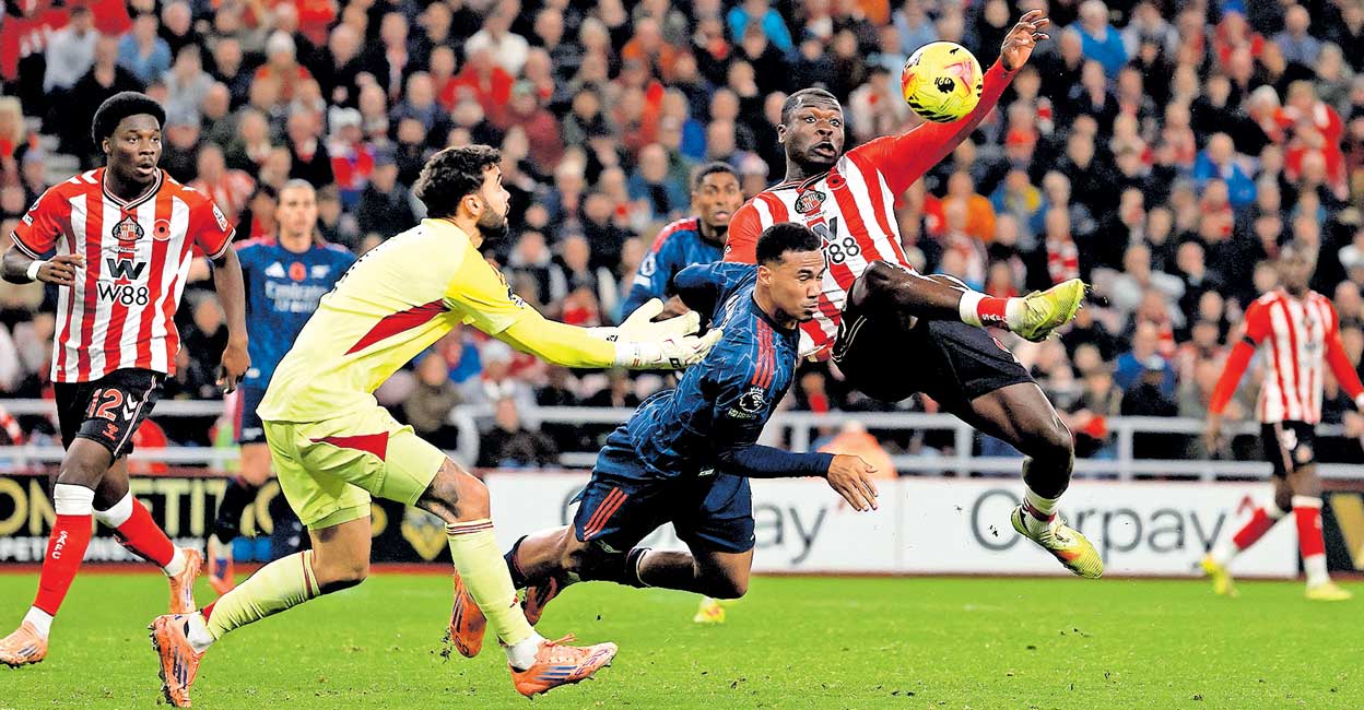 ആർസനലിനെ പൂട്ടി സണ്ടർലൻഡ്, വിജയക്കുതിപ്പിന് സമനില ബ്ലോക്ക് (2–2)