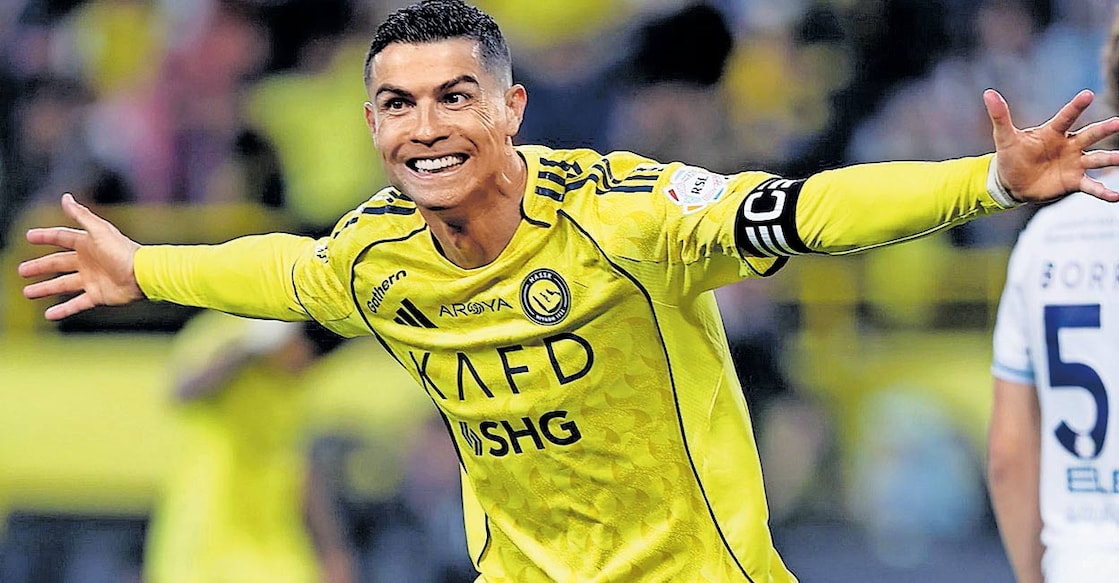 ചെൽസിക്കെതിരെ ആദ്യ ഗോൾ നേടുന്ന ഒലീ വാട്കിൻസ് (ഇടത്).