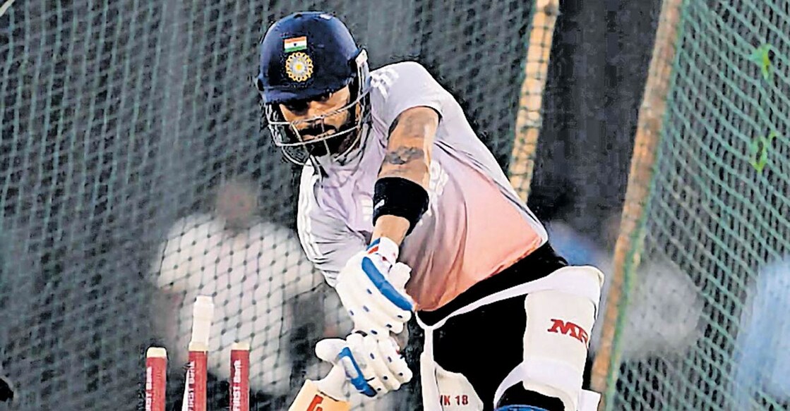 വിരാട് കോലി പരിശീലനത്തിനിടെ.
