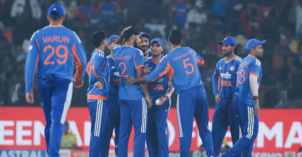 പോരാടാൻ മറന്ന് ‘ദക്ഷീണാഫ്രിക്ക’, 74 റൺസിന് ഓൾഔട്ട്! കട്ടക്കിൽ ഇന്ത്യയ്ക്ക് വമ്പൻ വിജയം, വിക്കറ്റിൽ ബുമ്രയ്ക്ക് സെഞ്ചറി