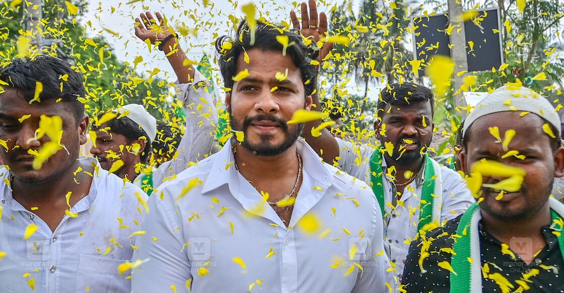 നിഖിൽ ഗൗഡ തിരഞ്ഞെടുപ്പ് പ്രചാരണത്തിനിടെ (ഫയൽ ചിത്രം∙ മനോരമ)