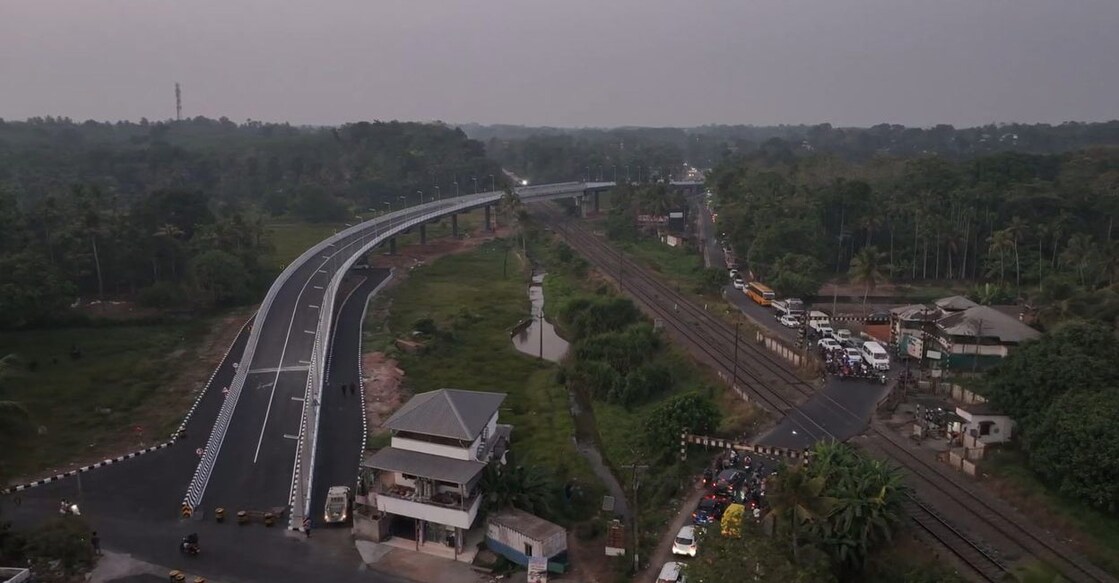 ചെങ്ങോലപ്പാടത്തു നിർമിച്ച പുതിയ മേൽപ്പാലം (Photo Special Arrangement)
