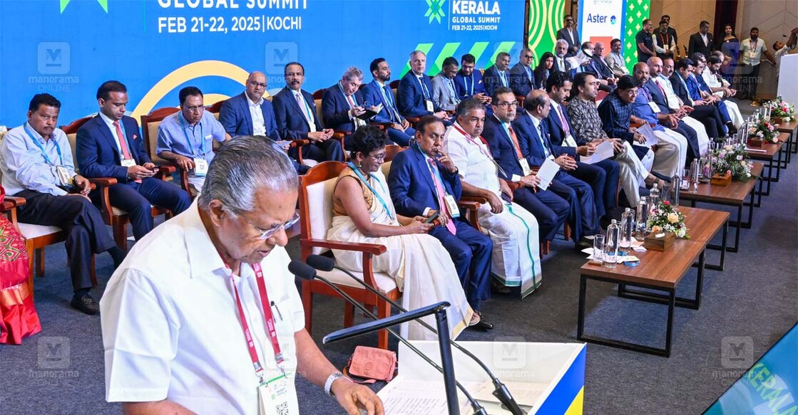 ഇൻവെസ്റ്റ് കേരള ഉച്ചകോടി ഉദ്ഘാടനം ചെയ്ത് സംസാരിക്കുന്ന മുഖ്യമന്ത്രി പിണറായി വിജയൻ (Photo: Jibin Chembola/Manorama)