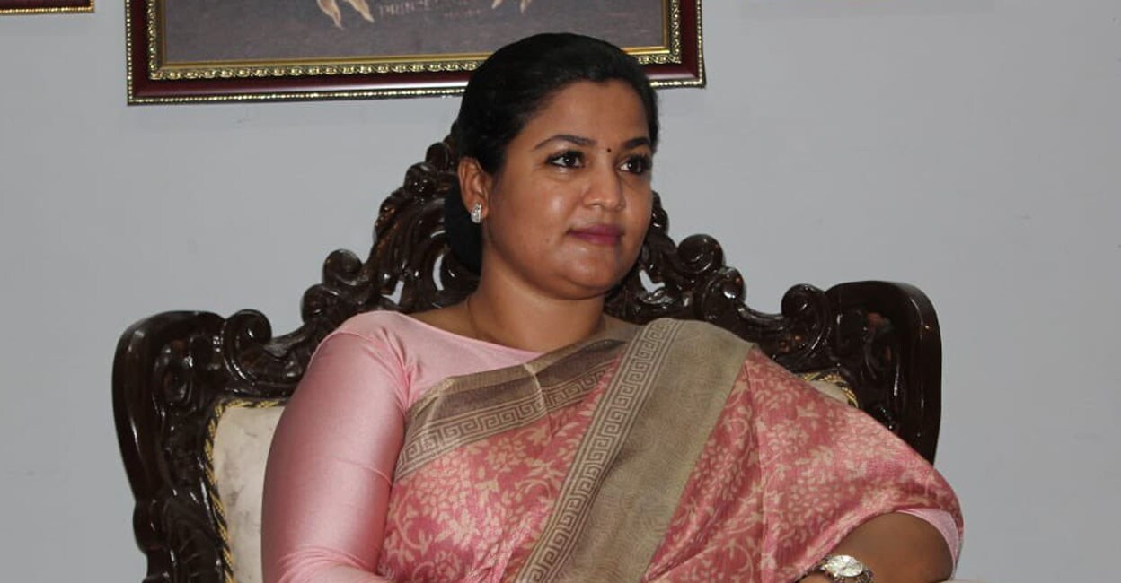 ഹിന്ദി വിരുദ്ധ പ്രക്ഷോഭം: നടി രഞ്ജന നാച്ചിയാർ ബിജെപി വിട്ടു - Ranjana ...