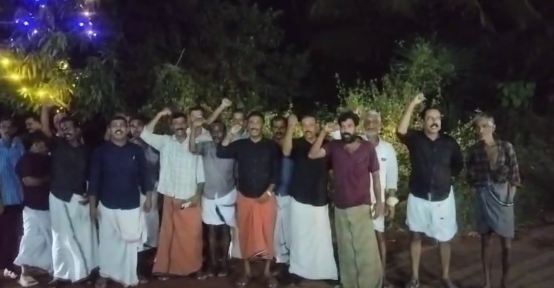 പി.കെ.ദിവാകരനെ അനുകൂലിച്ച് സിപിഎം പ്രവർത്തകർ പ്രതിഷേധ പ്രകടനം നടത്തിയപ്പോൾ. (Photo Special Arranegment)