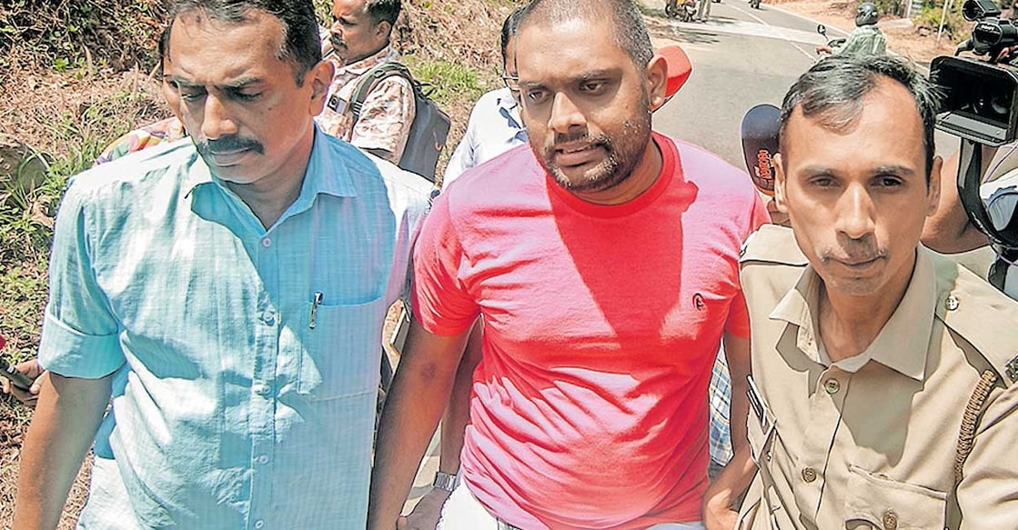 anandhu-krishnan-police-arest തട്ടിപ്പ് കേസ് പ്രതി അനന്തുവിനെ തെളിവെടുപ്പിനായി തൊടുപുഴ കുടയത്തൂരിൽ എത്തിച്ചപ്പോൾ.