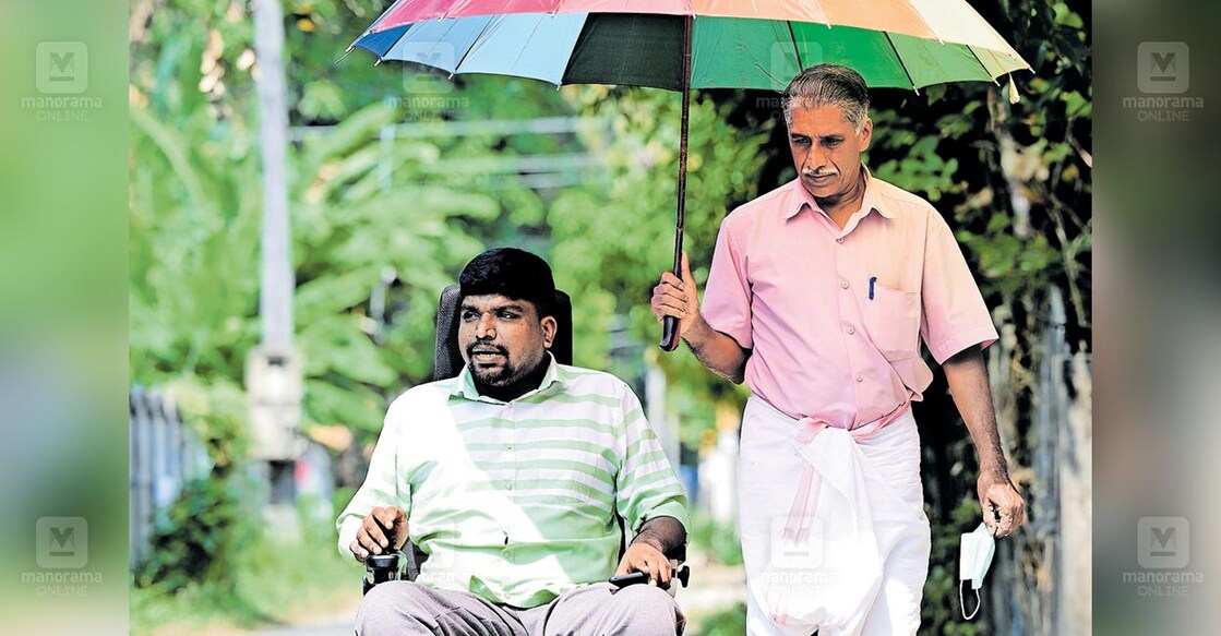 ജെറിൻ അച്ഛൻ ജോൺസനോടൊപ്പം. ചിത്രം:അരുൺ ശ്രീധർ / മനോരമ