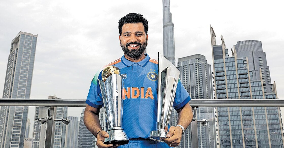 ഇന്ത്യൻ ക്യാപ്റ്റൻ രോഹിത് ശർമ ദുബായിൽ ഐസിസി ചാംപ്യൻസ് ട്രോഫി, ട്വന്റി20 ലോകകപ്പ് ട്രോഫികളുമായി. 
