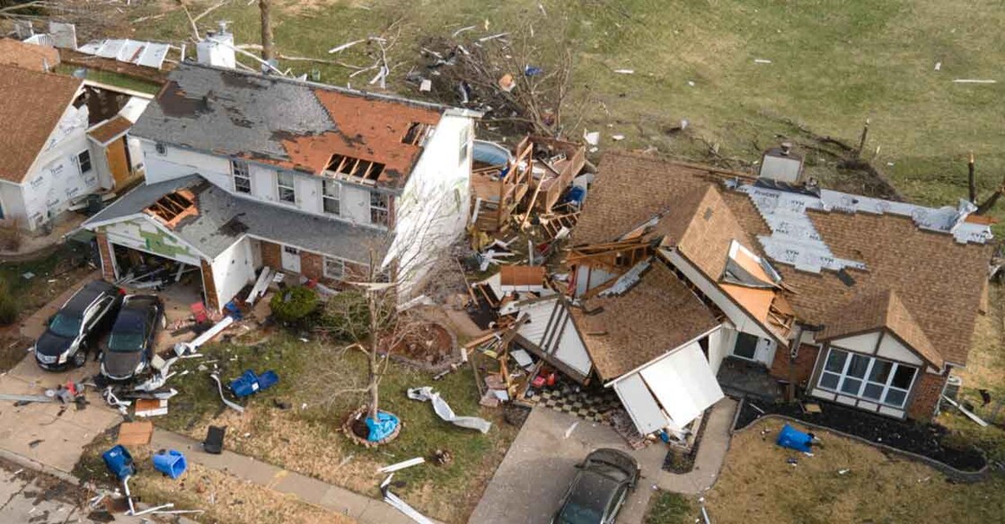 tornadoes-us ചുഴലിക്കാറ്റിൽ തകർന്ന വീടുകൾ. Image Credit: X/danadanewfame