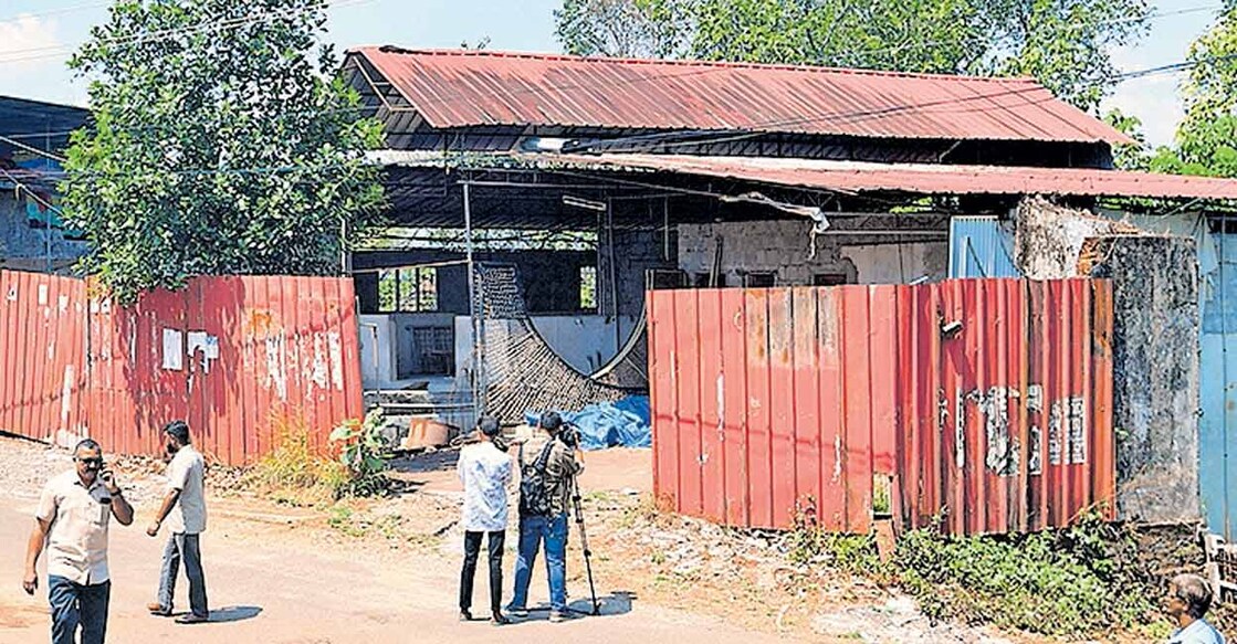 തൊടുപുഴ കലയന്താനിയിൽ ബിജു ജോസഫിനെ കൊല ചെയ്തശേഷം മറവുചെയ്ത ഗോഡൗൺ. ഗോഡൗണിനുള്ളിലെ മാൻഹോളിൽ നിന്നാണ് മൃതദേഹം കണ്ടെടുത്തത്.