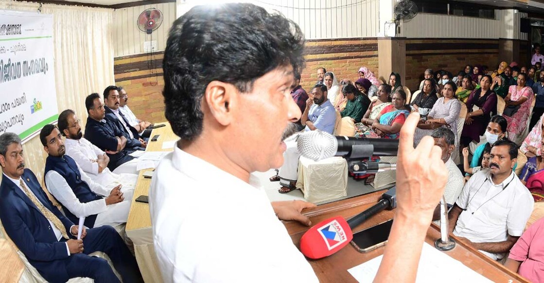 മുണ്ടക്കൈ–ചൂരൽമല ദുരന്തബാധിതർക്കായി മലയാള മനോരമ ഒരുക്കിയ അതിജീവന സംഗമം ടി.സിദ്ദിഖ് എംഎൽഎ ഉദ്ഘാടനം ചെയ്യുന്നു.