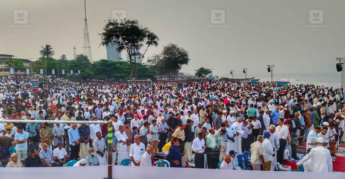 സംയുക്ത ഈദ്ഗാഹ് കമ്മിറ്റി കോഴിക്കോട് ബീച്ചിൽ നടത്തിയ ഈദ്ഗാഹ്. (Photo: Arranged)