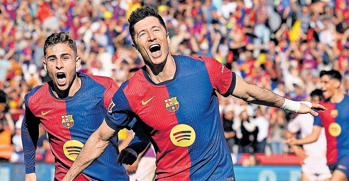 ബാർസിലോനയുടെ രണ്ടാം ഗോൾ നേടിയപ്പോൾ റോബർട്ട് ലെവൻഡോവ്സ്കിയുടെ (വലത്ത്) ആഹ്ലാദം. ഫെർമിൻ ലോപ്പസ് സമീപം.