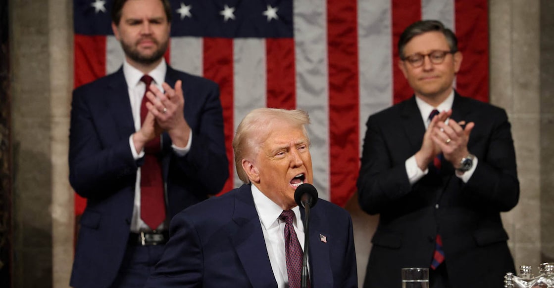 Donald Trump Speech യുഎസ് കോൺഗ്രസിന്റെ സംയുക്ത സെഷനിൽ സംസാരിക്കുന്ന ഡോണൾഡ് ട്രംപ്. സ്പീക്കർ മൈക്ക് ജോൺസൺ, വൈസ് പ്രസിഡന്റ് ജെ.ഡി.വാൻസ് എന്നിവർ സമീപം. (Photo by Win McNamee / POOL / AFP)