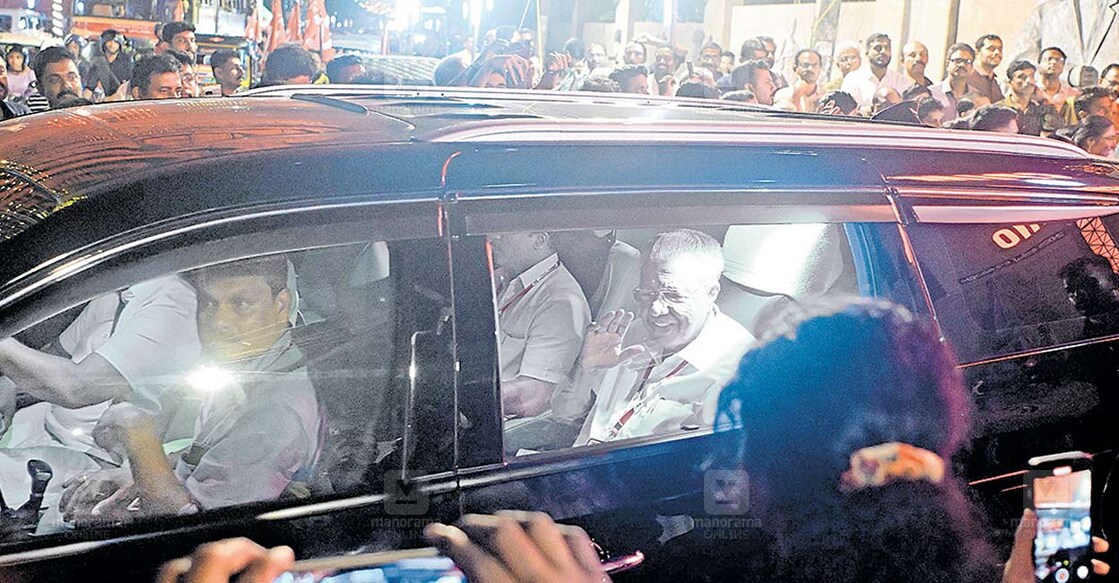 കൊല്ലത്തു നടക്കുന്ന സിപിഎം സംസ്ഥാന സമ്മേളനത്തിന്റെ പ്രതിനിധി സമ്മേളനവും ചർച്ചയും കഴിഞ്ഞു മടങ്ങുന്ന മുഖ്യമന്ത്രി പിണറായി വിജയൻ. ചിത്രം : മനോരമ