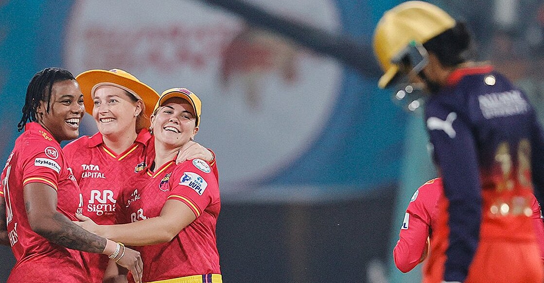 smrith-mandhana-wicket-up-warriorz-celebration smrith-mandhana-wicket-up-warriorz-celebration