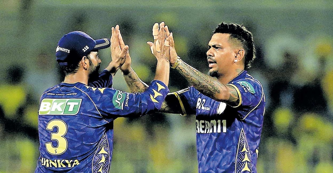 rahane-sunil-narine ചെന്നൈ താരം രാഹുൽ ത്രിപാഠിയെ (ചിത്രത്തിലില്ല) പുറത്താക്കിയ സുനിൽ നരെയ്നെ (വലത്ത്) അഭിനന്ദിക്കുന്ന കൊൽക്കത്ത ക്യാപ്റ്റൻ അജിൻക്യ രഹാനെ.