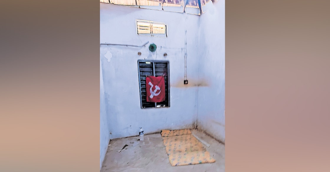 intuc-citu-office-robbery എച്ച്എംടി എംപ്ലോയീസ് യൂണിയൻ (സിഐടിയു) ഓഫിസിനകത്തു മോഷ്ടാക്കൾ താമസമാക്കിയതിന്റെ ലക്ഷണങ്ങൾ.