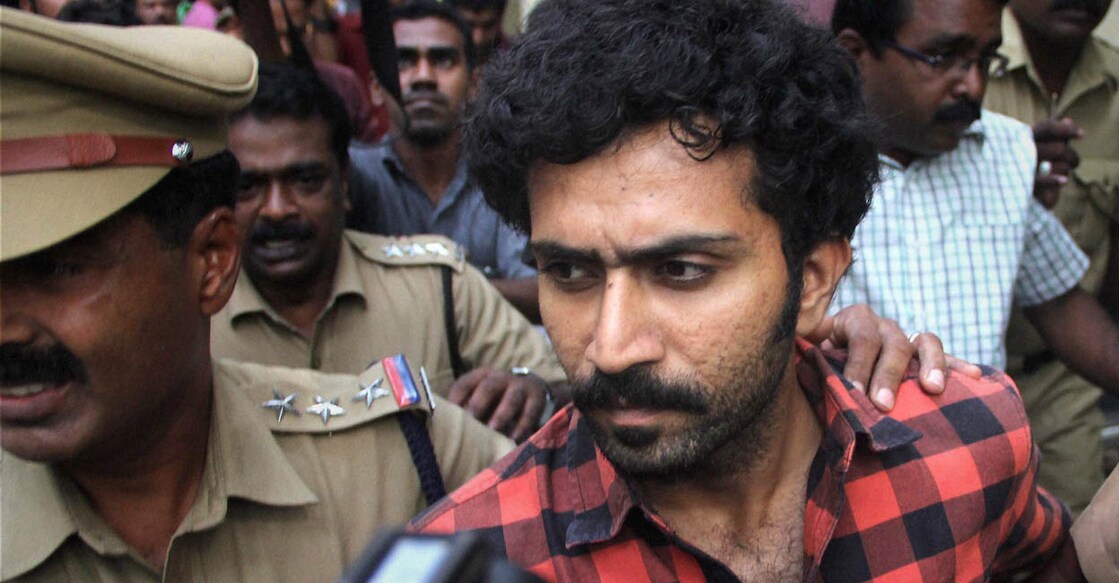 കൊക്കെയ്ൻ കേസിൽ അറസ്റ്റിലായ ഷൈൻ ടോം ചാക്കോയെ എറണാകുളം സെഷൻസ് കോടതിയിൽ എത്തിക്കുന്നു. 2015ലെ ചിത്രം (File Photo: PTI)