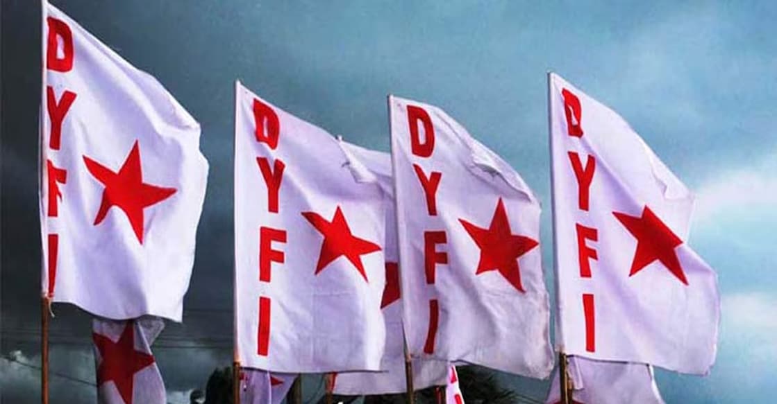 dyfi-internal-conflict-malayalapuzha-police-case ഡിവൈഎഫ്ഐ പതാക