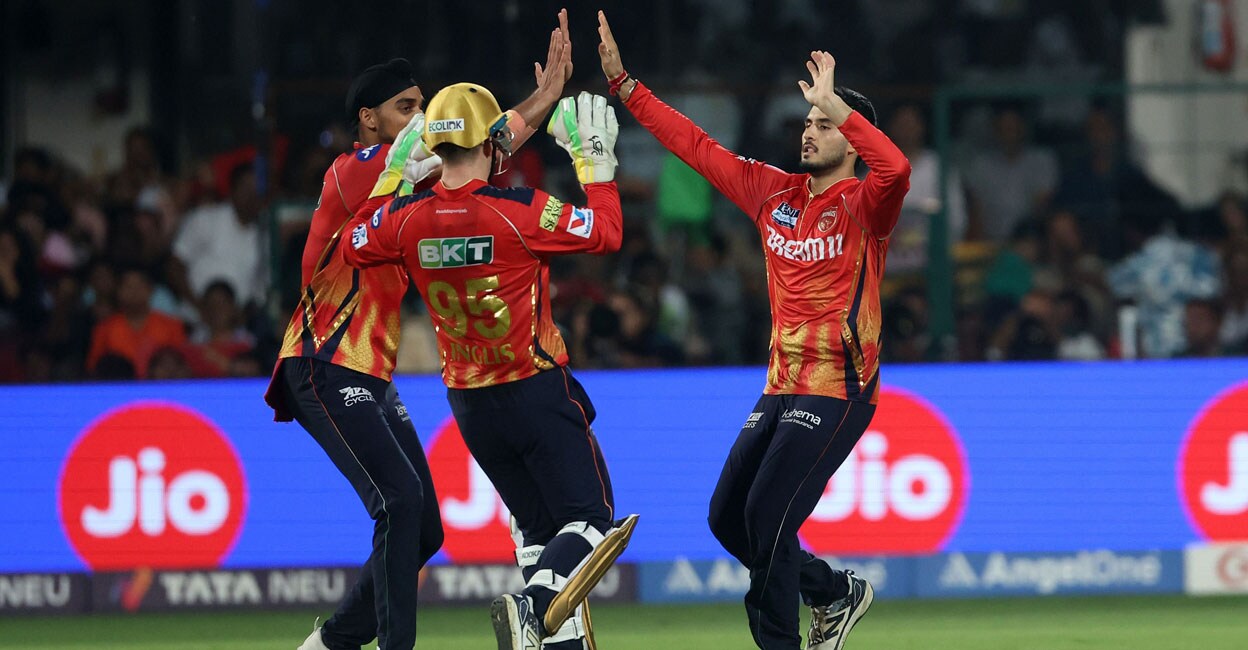 മഴ കളിച്ചു, ചിന്നസ്വാമിയിൽ ആര്‍സിബിക്കു കാലിടറി; വധേരയുടെ പ്രതിരോധം പഞ്ചാബിനു രക്ഷയായി, അഞ്ചു വിക്കറ്റ് വിജയം