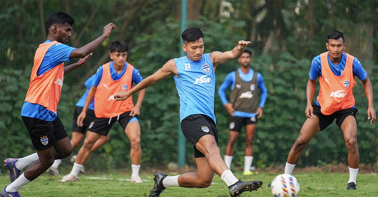 ഐഎസ്എൽ ഒന്നാം സെമിയുടെ ആദ്യ പാദത്തിൽ ഇന്ന് ബെംഗളൂരു – ഗോവ പോരാട്ടം; കണക്കിൽ മുന്നിൽ ബെംഗളൂരു!