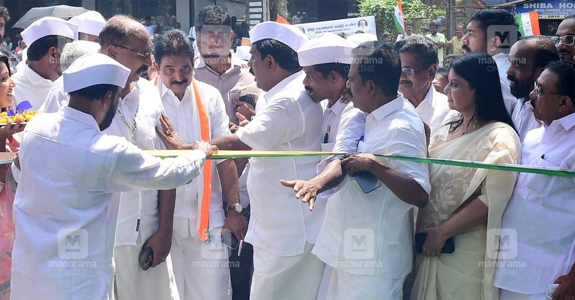 കോഴിക്കോട് ഡിസിസി ഓഫിസ് ഉദ്ഘാടനത്തിനെയുണ്ടായ ഉന്തും തള്ളും (Photo: Special Arrangement)
