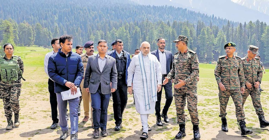 pahalgam-attack-amit-shah-visit കേന്ദ്ര മന്ത്രി അമിത് ഷാ പഹൽഗാമിൽ ഭീകരാക്രമണമുണ്ടായ സ്ഥലം സന്ദർശിക്കുന്നു.