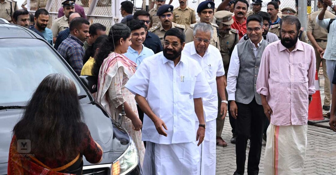 vizhinjam-port പിണറായി വിജയൻ വിഴിഞ്ഞം തുറമുഖം സന്ദർശിക്കുന്നു (ചിത്രം : ശ്രീലക്ഷ്മി ശിവദാസ്/ മനോരമ)