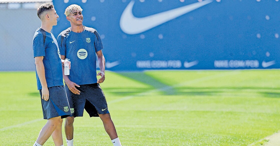 ബാർസ താരങ്ങളായ ഫെർമിൻ ലോപസും (ഇടത്) ലമീൻ 
യമാലും പരിശീലനത്തിനിടെ.
