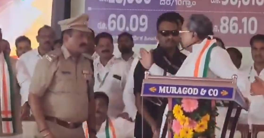 siddharamiah-asp-video കർണാടക മുഖ്യമന്ത്രി സിദ്ധരാമയ്യ എഎസ്പിയെ അടിക്കാൻ കയ്യോങ്ങുന്ന വിഡിയോയിൽനിന്ന് (Photo:X/@Madrassan_Pinky)