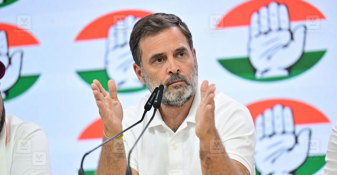 rahul-gandhi-5 രാജ്യത്തു പൊതു സെൻസസിന് ഒപ്പം ജാതി സെൻസസ് നടത്താൻ തീരുമാനിച്ച കേന്ദ്ര മന്ത്രിസഭാ യോഗത്തിനു ശേഷം മാധ്യമങ്ങളെ കാണുന്ന കോൺഗ്രസ് നേതാവ് രാഹുൽ ഗാന്ധി. ചിത്രം : രാഹുൽ ആർ. പട്ടം ∙ മനോരമ