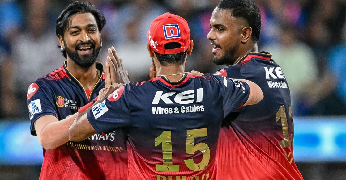 RCB players celebrating a wicket