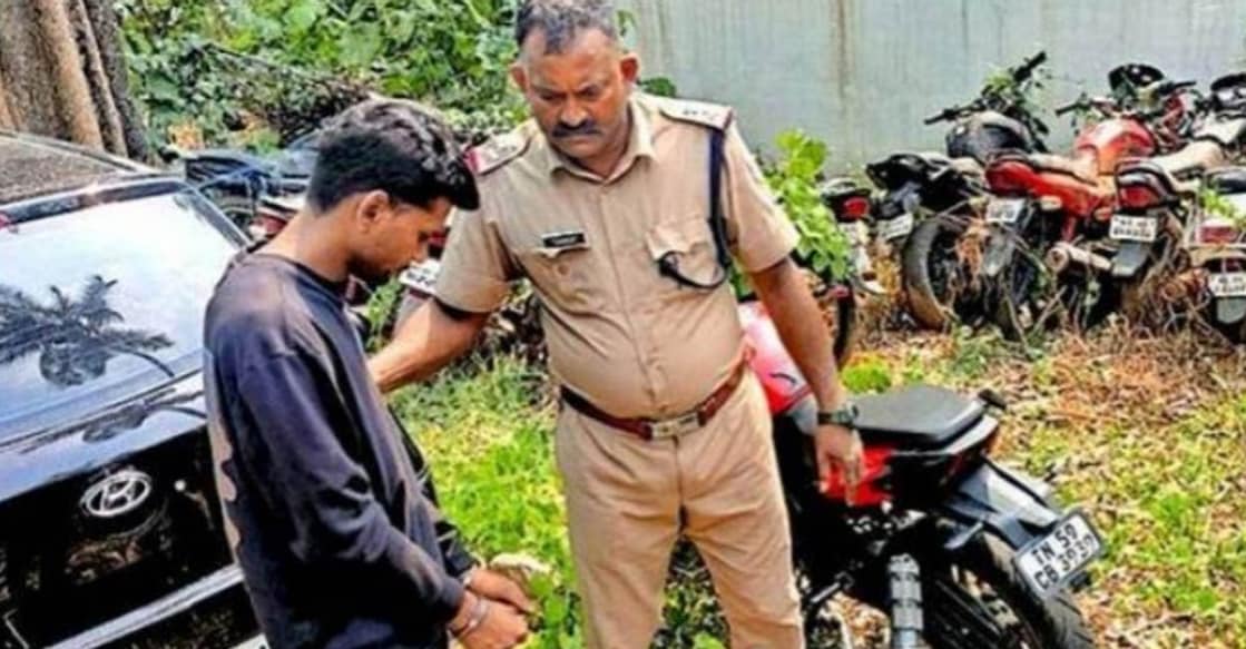 രാസലഹരിക്കേസിൽ നെടുപുഴ പൊലീസ് പിടികൂടിയ ആൽവിൻ രക്ഷപ്പെടാൻ ഉപയോഗിച്ച കാറിനും ബൈക്കുകൾക്കും സമീപം.