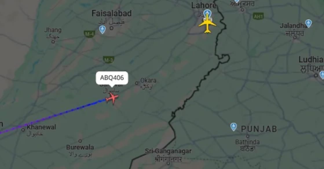 LAHORE-FLIGHTS ഡ്രോൺ ആക്രമണത്തിനിടെ പാക്കിസ്ഥാനിലെ ലാഹോറിന് അടുത്തായി രണ്ട് വിമാനങ്ങൾ കണ്ടെത്തിയപ്പോൾ (Photo:X)