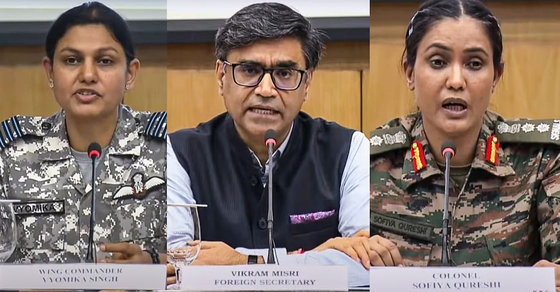 Vyomika-Singh-Vikram-Misri-Sofiya-Qureshi-1005 വിങ് കമാൻഡർ വ്യോമിക സിങ്, വിദേശകാര്യ സെക്രട്ടറി വിക്രം മിസ്രി, കേണൽ സോഫിയ ഖുറേഷി (photo:@MEAIndia/Youtube via PTI Photo)
