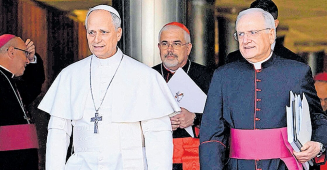 leo-pope-XIV-1 വത്തിക്കാനിൽ കർദിനാൾ സംഘവുമായുള്ള ആദ്യ ഔദ്യോഗിക കൂടിക്കാഴ്ചയ്ക്കു ശേഷം പുറത്തേക്കുവരുന്ന ലിയോ പതിനാലാമൻ മാർപാപ്പ. ചിത്രം: എഎഫ്പി