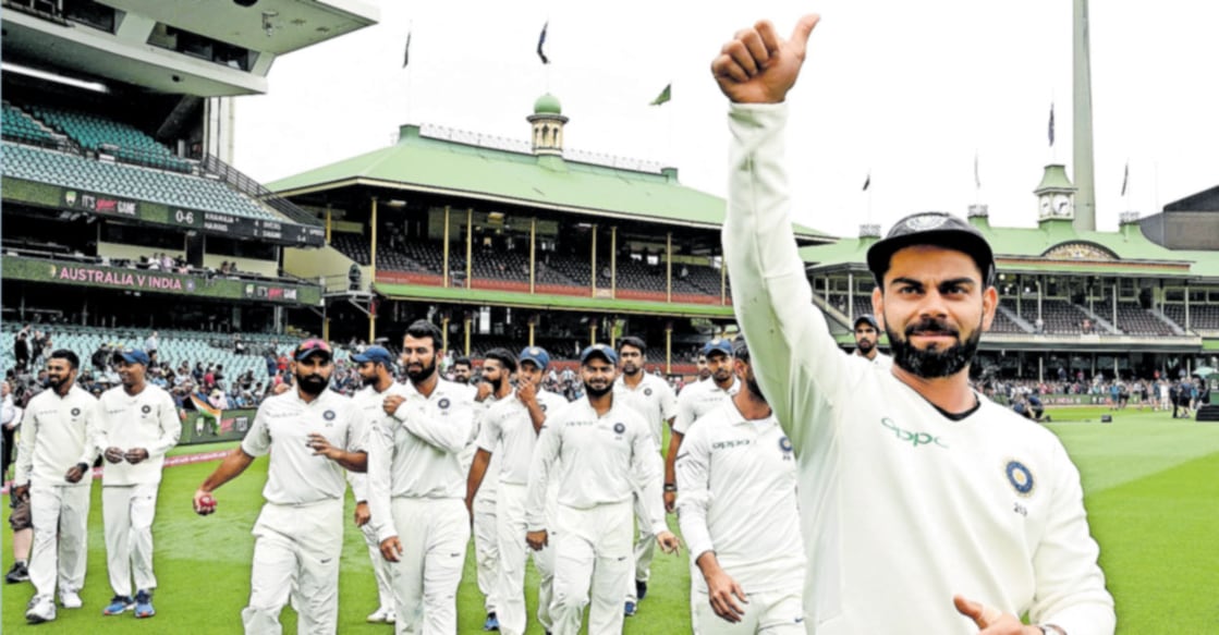 virat-kohli-indian-team 2019ൽ ഓസ്ട്രേലിയയ്ക്കെതിരെ പരമ്പര വിജയം നേടിയ ശേഷം മൈതാനത്തുനിന്നു മടങ്ങുന്ന ഇന്ത്യൻ ടീം ക്യാപ്റ്റൻ വിരാട് കോലിയും സഹതാരങ്ങളും.